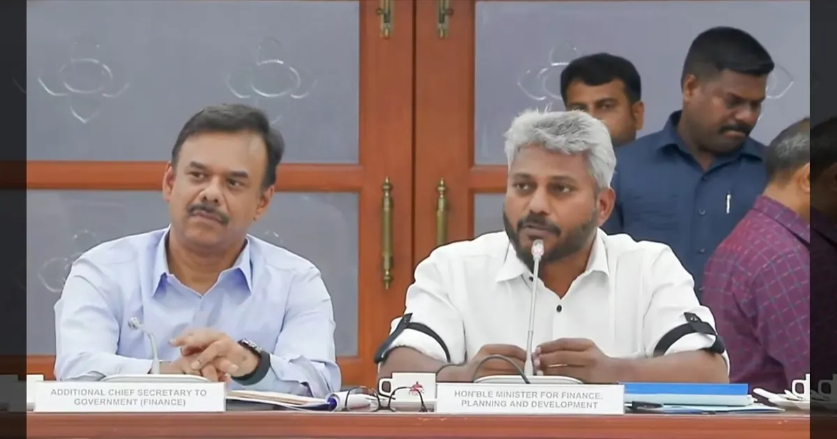 தமிழக அரசின் நிதி நிலை வெள்ளை அறிக்கை வெளியீடு; மாநிலத்தின் மொத்த கடன் ரூ.13.18 லட்சம் கோடியாக உயர்வு!