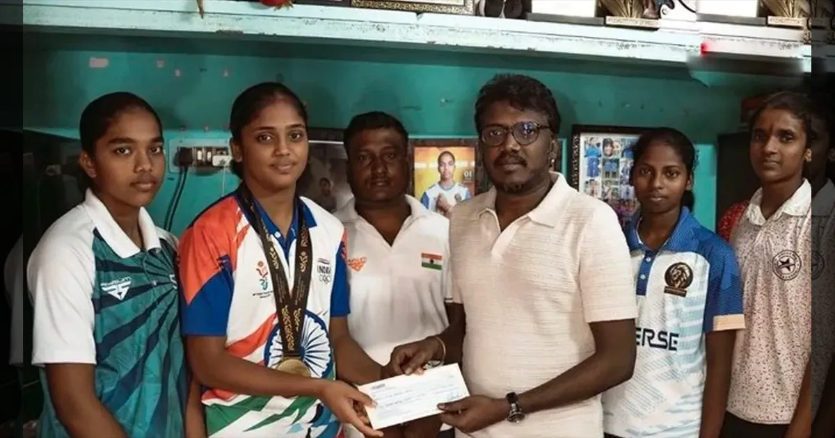 தங்கமகள் கார்த்திகாவுக்கு குவியும் பாராட்டு..!! நேரிலேயே போன மாரி செல்வராஜ்..!! என்ன செய்தார் தெரியுமா..??