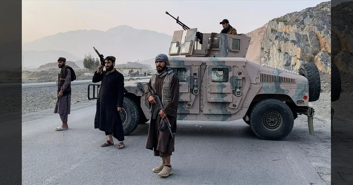 வெடித்தது போர் !! மாறி மாறி தாக்குதல் நடத்தும் பாகிஸ்தான் - ஆப்கானிஸ்தான்..!! நிலவும் பதற்றம்..!!