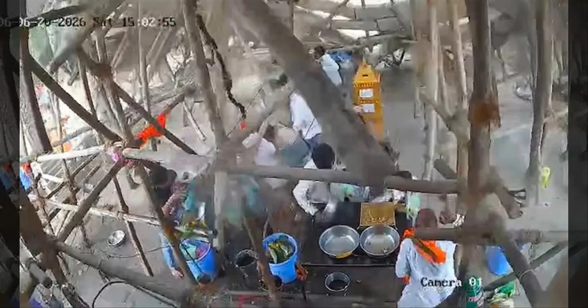 மகாராஷ்டிரா: திடீரென சரிந்த கோவில் மேற்கூரை..!! 7 பேர் பரிதாப பலி.. பலர் படுகாயம்..!!