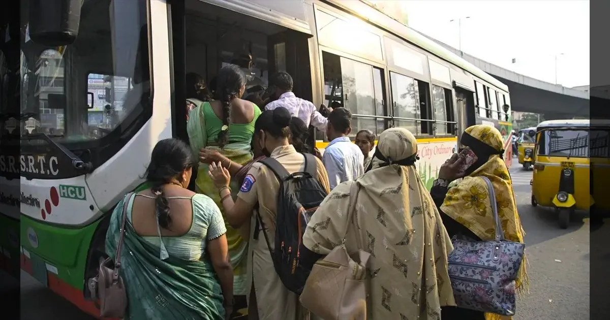 மேற்கு வங்கத்தில் ஜூன் 1 முதல் இலவச பேருந்து பயணம்..!! குஷியில் பெண்கள்..!!