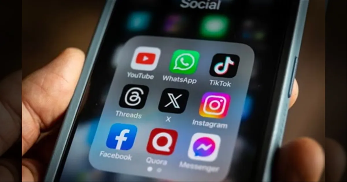 சிறார்களுக்கு சமூக வலைதளங்களில் கட்டுப்பாடு? லோக்சபாவில் அதிரடி மசோதா!!