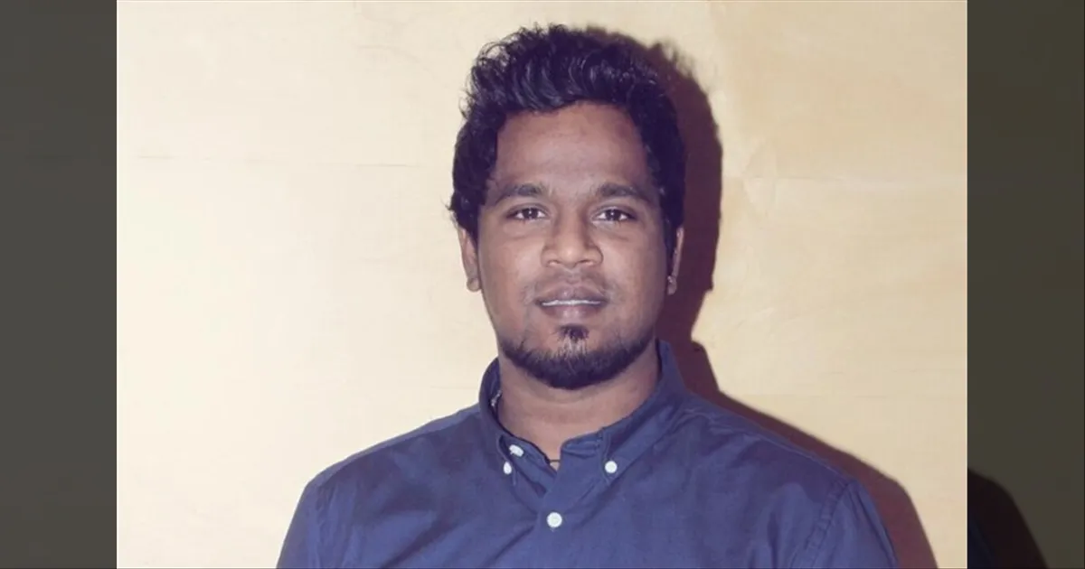 நடிகருக்கு கல்யாண வயசு வந்துடிச்சி.. வெட்கம் கூடிடிச்சி..! தனது நிச்சயதார்த்த போட்டோவை வெளியிட்ட வினோத்..!   