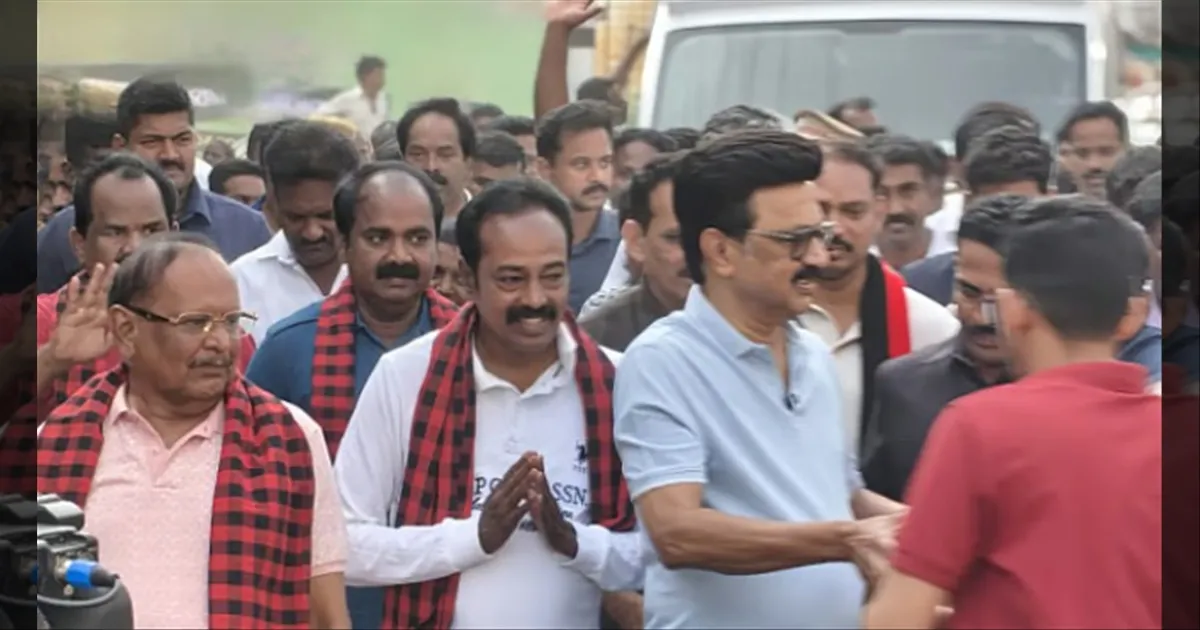 வாக்கிங்கில் ஒரு வாக்குச் சேகரிப்பு..!! மக்களோடு நேரடியாக பேசிய முதல்வர் ஸ்டாலின்..!!