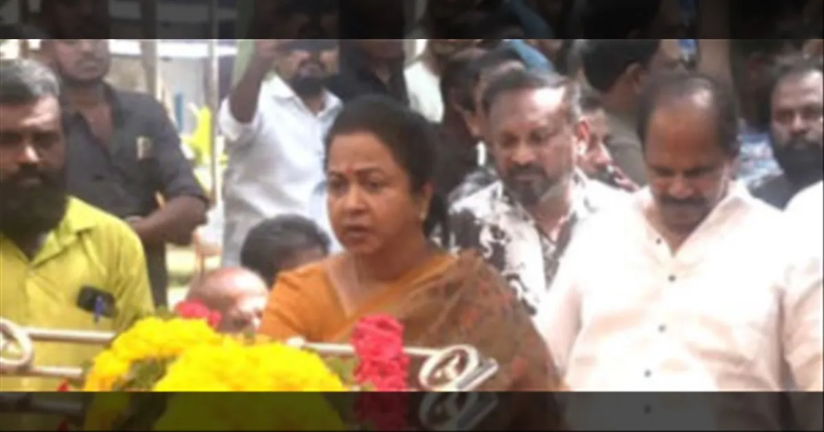 பாரதிராஜாவின் இறுதிச்சடங்கில் மகளுக்கும் பேத்திக்கும் இடையில் சண்டை..!! கைகூப்பி பிரச்சனையை முடித்த ராதிகா.. என்னதான் ஆச்சி..!