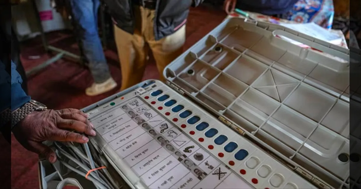 இது புதுசா இருக்குண்ணே.. இனி EVM இயந்திரங்களில் வேட்பாளர்களின் படம் கலரில் தான்..!!