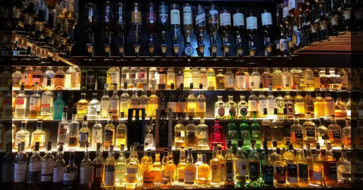 கர்நாடகாவில் உயரும் மதுபானங்களின் விலை..!! மே 1ம் தேதி முதல் அமல்..!! 'குடி'மகன்கள் ஷாக்..!! 