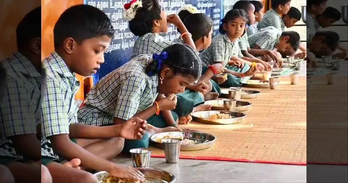 மாணவர்களுக்கு காலை உணவுக்கு பதில் பிஸ்கட்..!! விளாத்திகுளம் பள்ளியில் அரங்கேறிய அவலம்..!!