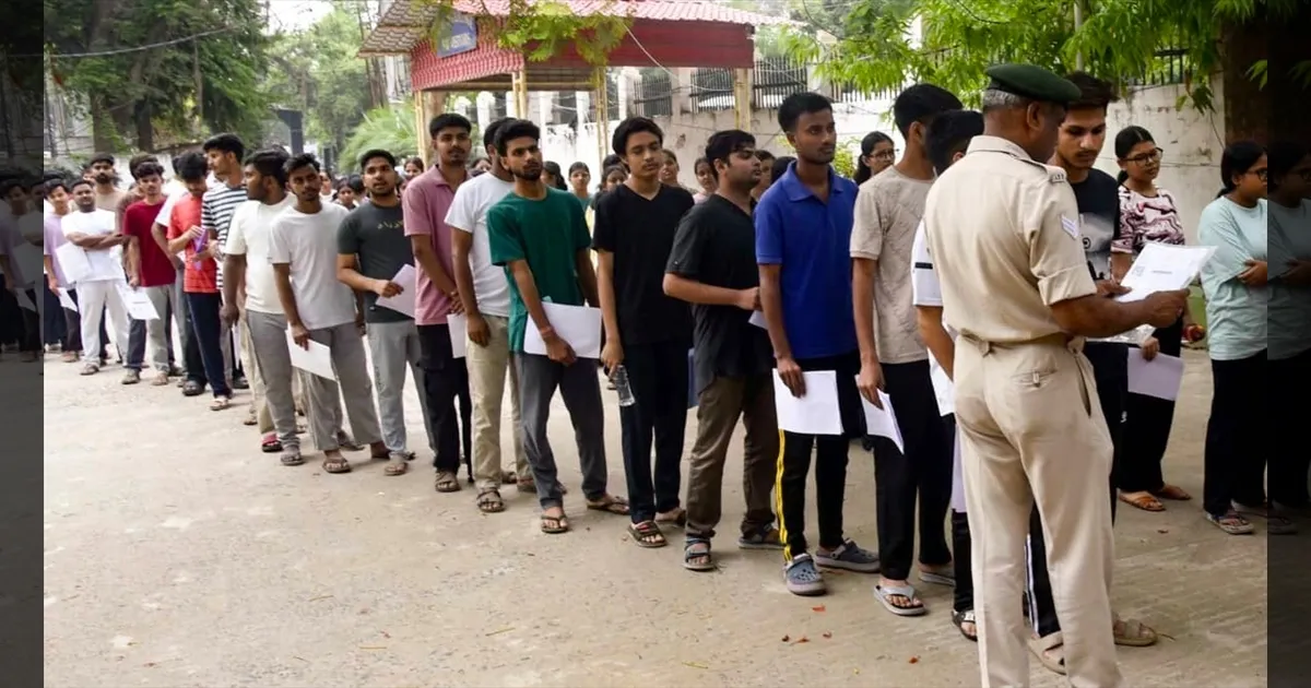 பீகாரில் நீட் மறுதேர்வு: வெளிச்சத்திற்கு வந்த ஆள்மாறாட்ட முறைகேடு..!! 30 பேர் அதிரடி கைது..!!