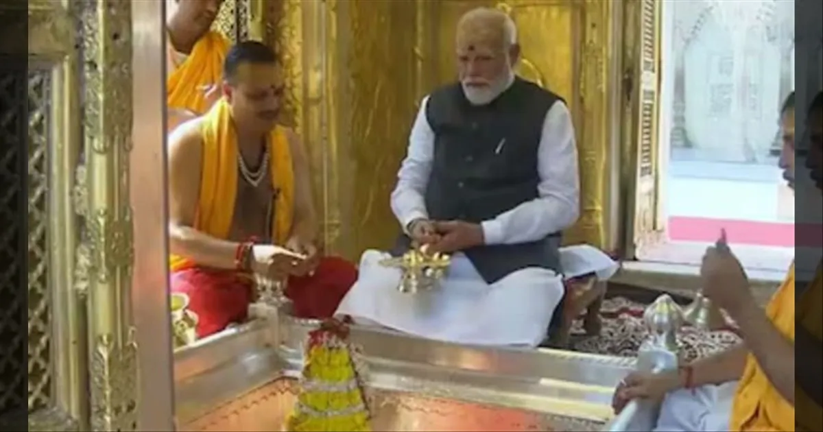 கையில் உடுக்கை, திரிசூலத்துடன்.. காசி விஸ்வநாதர் கோவிலில் பிரதமர் மோடி..!!