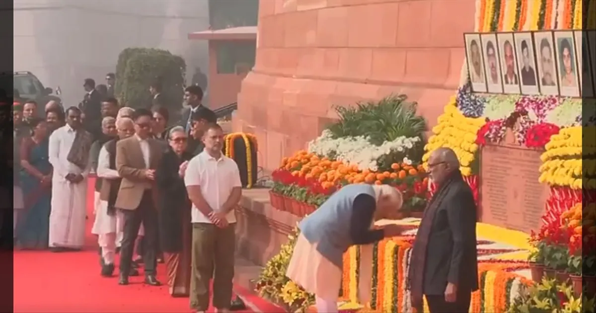 2001-ல் நடந்த பயங்கர சம்பவம்..!! நாடாளுமன்றத்தில் உயிர்நீத்த பாதுகாப்பு படை வீரர்களுக்கு மரியாதை..!!