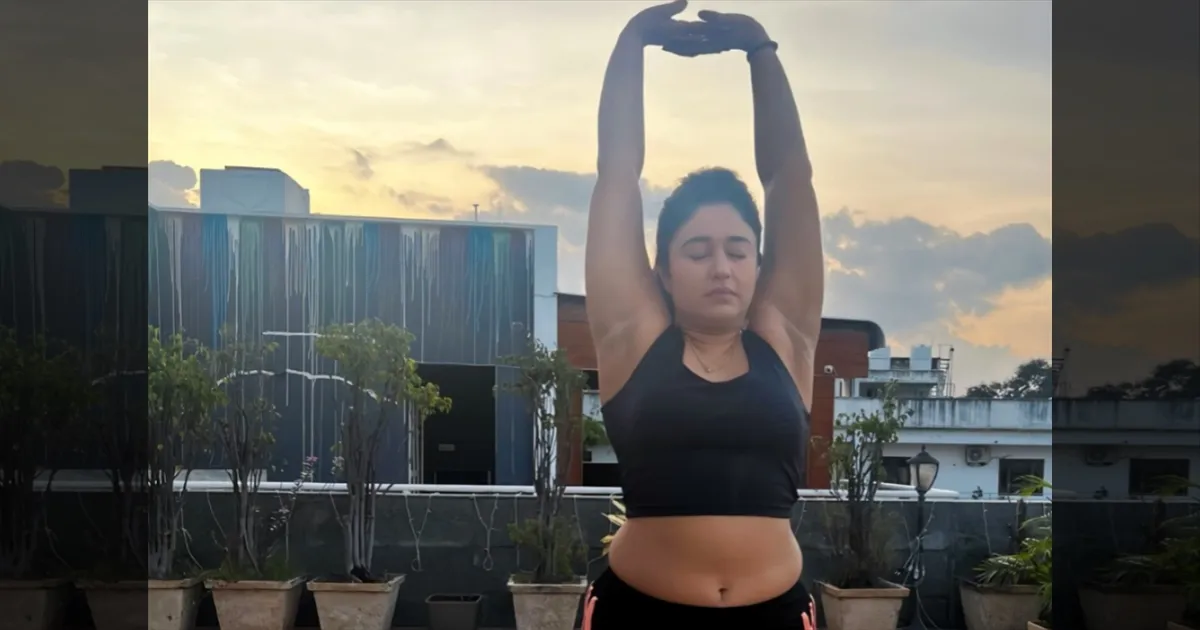 யோகா ஸ்டில்களால் ரசிகர்களை கவரும் பூனம் பஜ்வா..! இன்ஸ்டாக்ராமில் வைரலான புதிய போட்டோஸ்..!