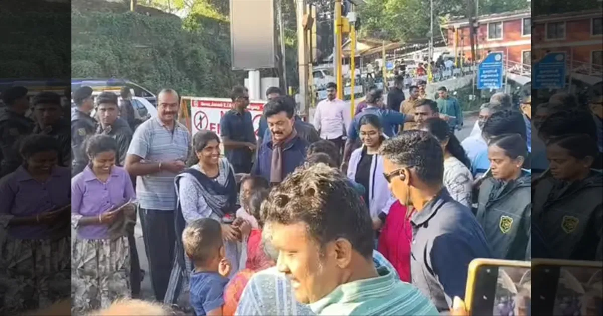 கொடைக்கானலில் ஜாலி வாக்கிங்..!! முதல்வர் ஸ்டாலினை சூழ்ந்துகொண்ட மக்கள்..!! ஒரே செல்ஃபி க்ளிக்ஸ் தான்..!!