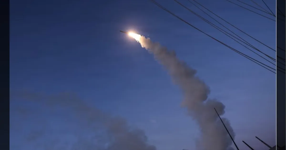 மீண்டும் அச்சுறுத்திய வட கொரியா..!! ஜப்பானை நோக்கி பாய்ந்த 10 பாலிஸ்டிக் ஏவுகணைகள்..!! என்ன ஆச்சு..??