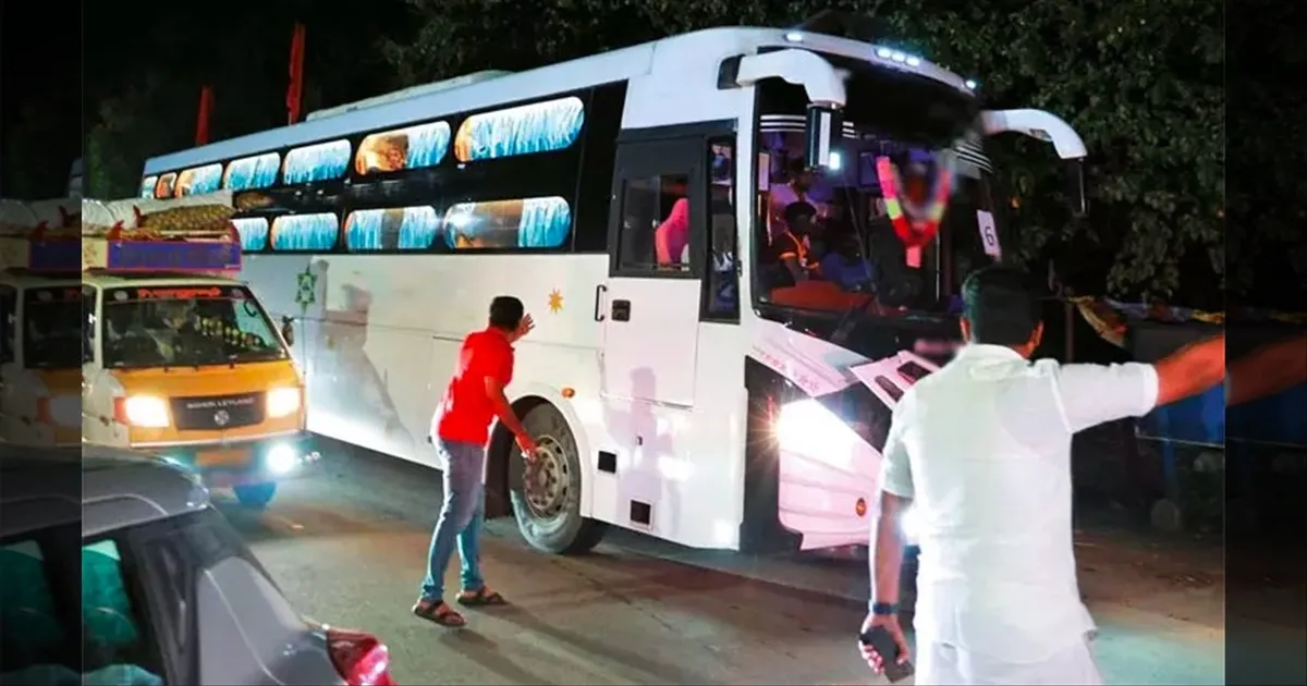 கரூர் துயர குடும்பங்கள்: மாமல்லபுரத்தில் விஜய்யின் ஆறுதலுக்குப் பின் கரூர் புறப்பட்டனர்..!!
