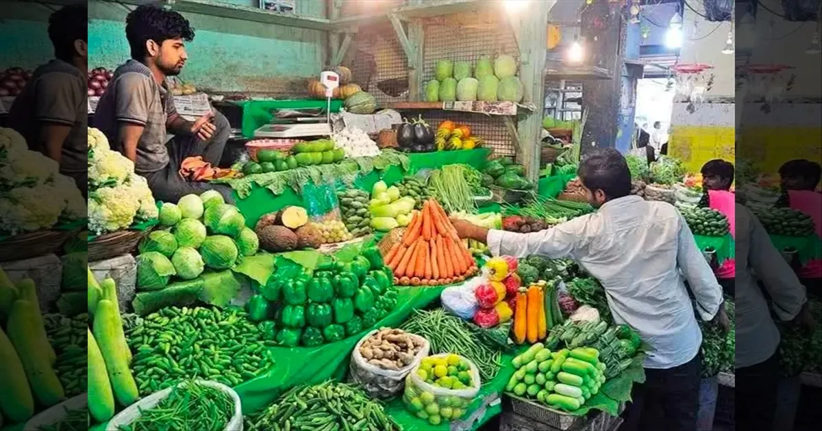 இனி என்னத்த சமைக்கிறது..!! தாறுமாறாக உயர்ந்த காய்கறி ரேட்..!! தவிக்கும் இல்லத்தரசிகள்..!!