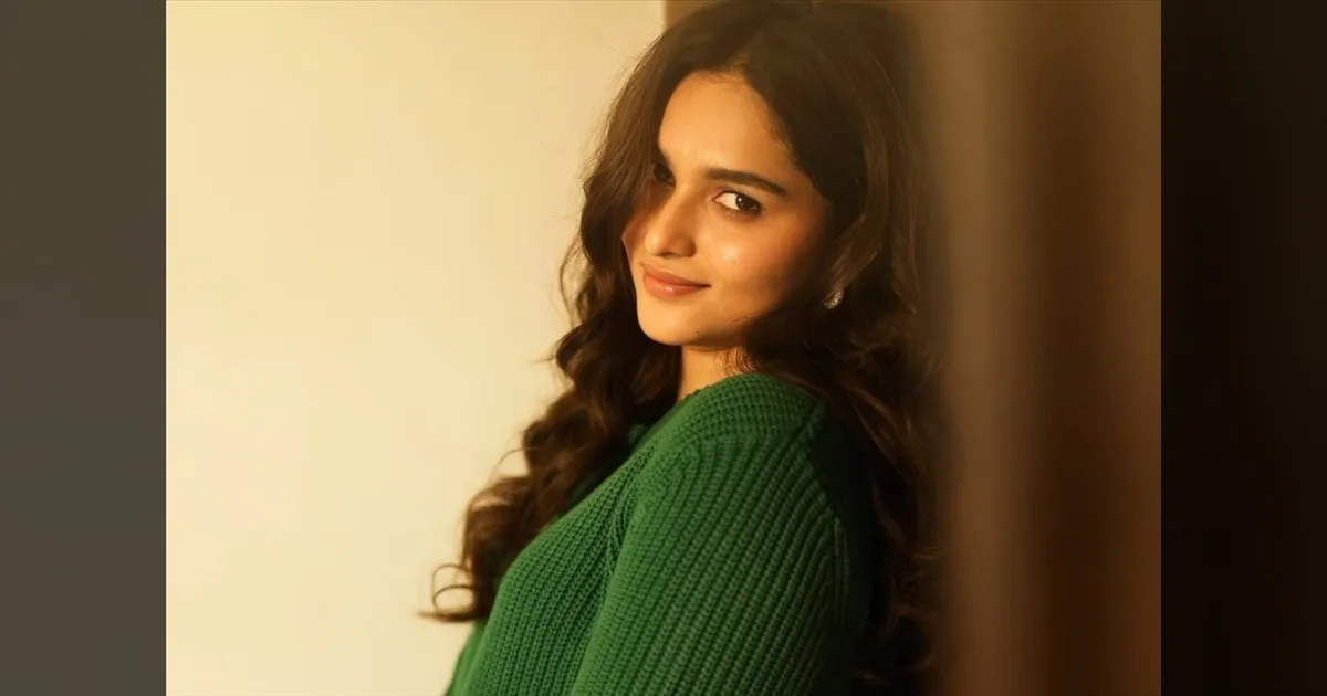 cinema-kayadu-lohar-latest-cute-photoshoot-tamilcinema