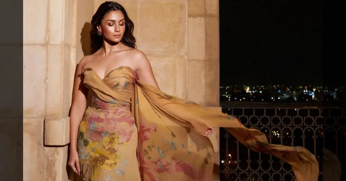 cinema-alia-bhatt-latest-stunning-look-glamour-photoshoot-tamilcinema