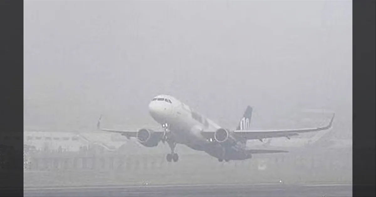 கடும்பனி, புகைமூட்டம்..!! சென்னை ஏர்போர்ட்டில் 8 விமானங்கள் ரத்து..!! பயணிகள் அவதி..!! 