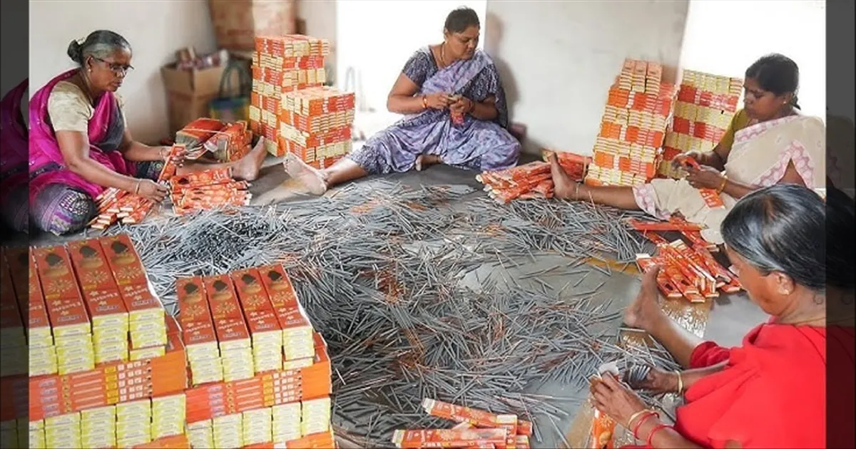 கொளுத்தும் கோடை வெயில்.. பட்டாசு ஆலைகளுக்கு பறந்த கட்டுப்பாடுகள்..!! மத்திய அரசு அதிரடி..!!