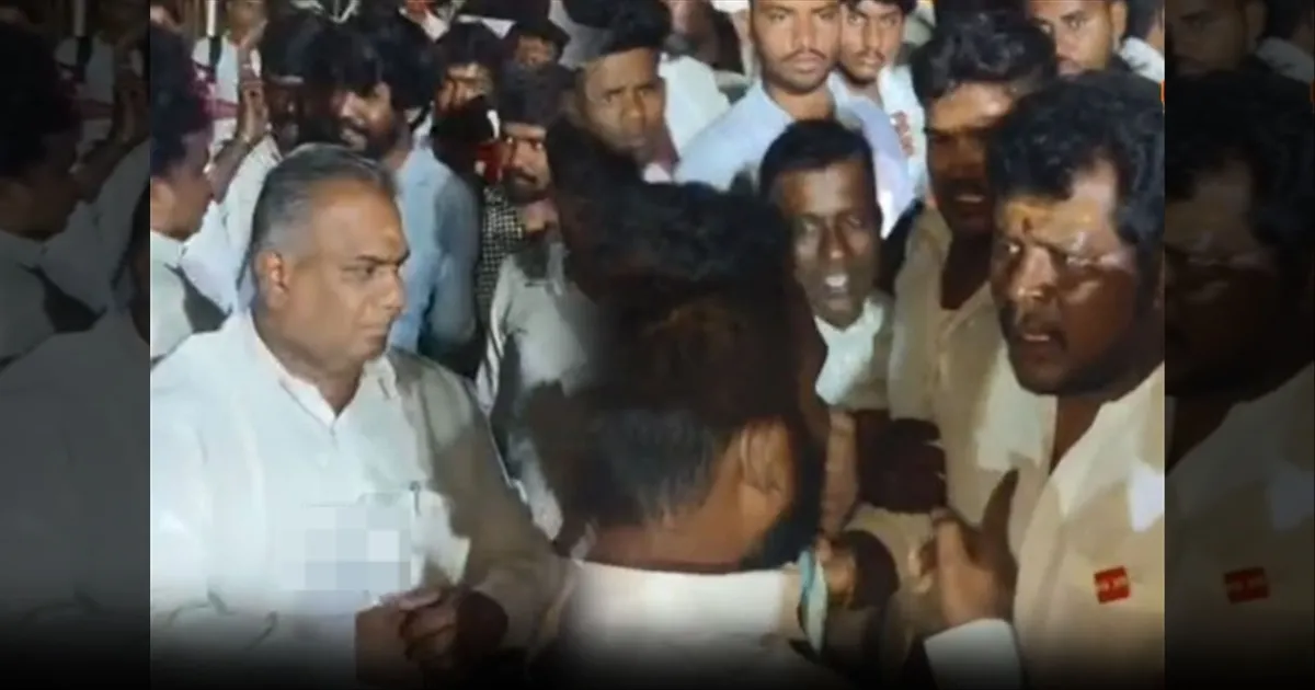 புஸ்ஸி ஆனந்த் முன்னாடியே இப்படியா..?? ஈரோட்டில் அடித்துக்கொண்ட தவெகவினர்..!! என்ன நடந்தது..??