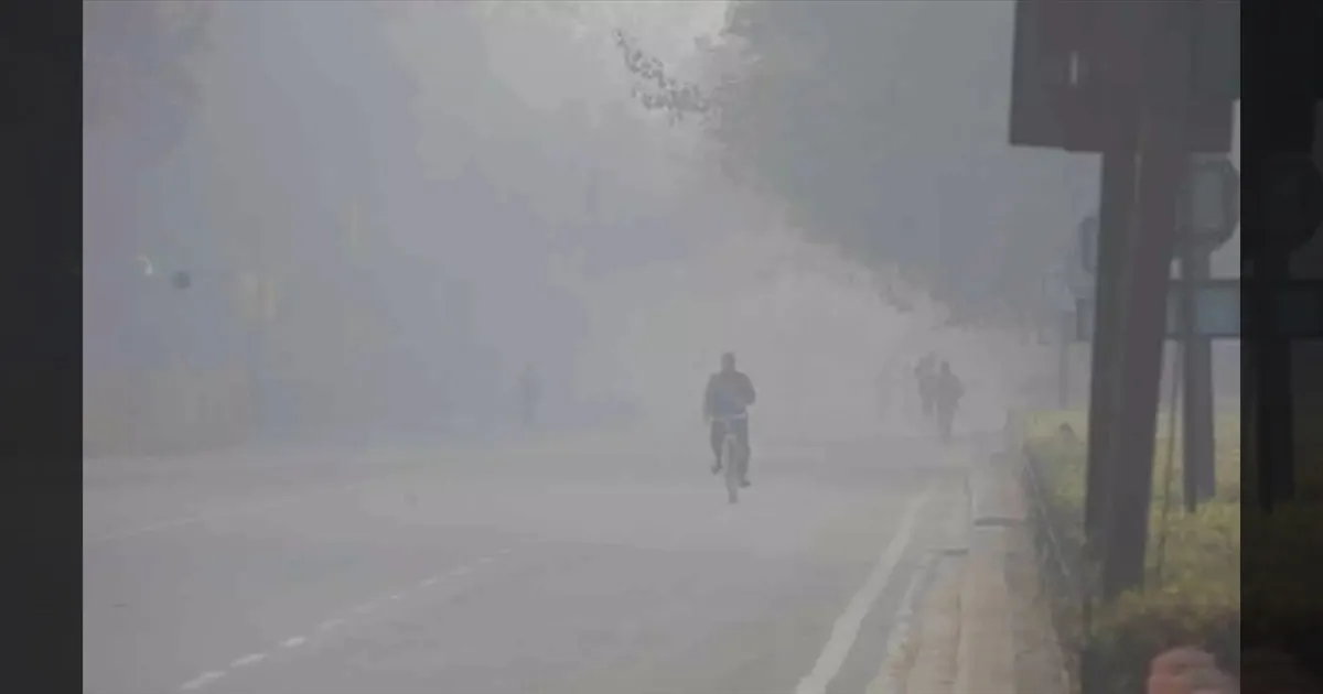 கொட்டும் பனி.. டெல்லியை வாட்டி வதைக்கும் கடும் குளிர்..!! நடுக்கத்தில் தவிக்கும் மக்கள்..!!