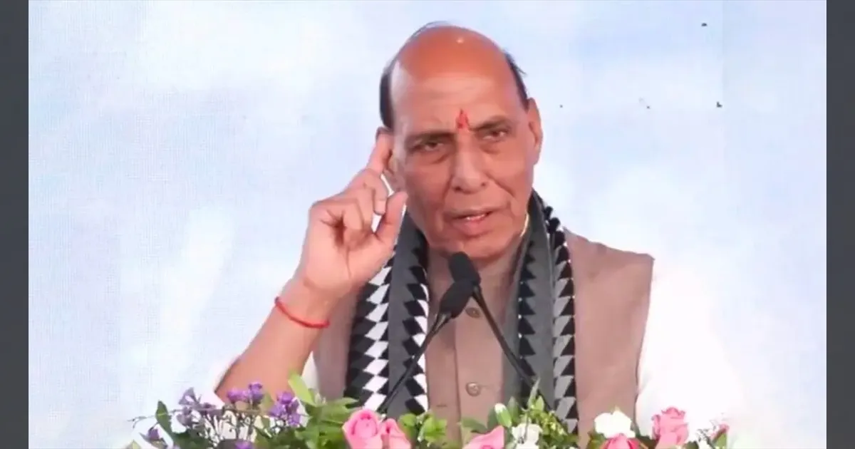 பாதுகாப்பு உற்பத்தியில் தனியார் துறை பங்களிப்பு 50% ஆக உயர்த்த அரசு இலக்கு.. ராஜ்நாத் சிங் அறிவிப்பு..!!