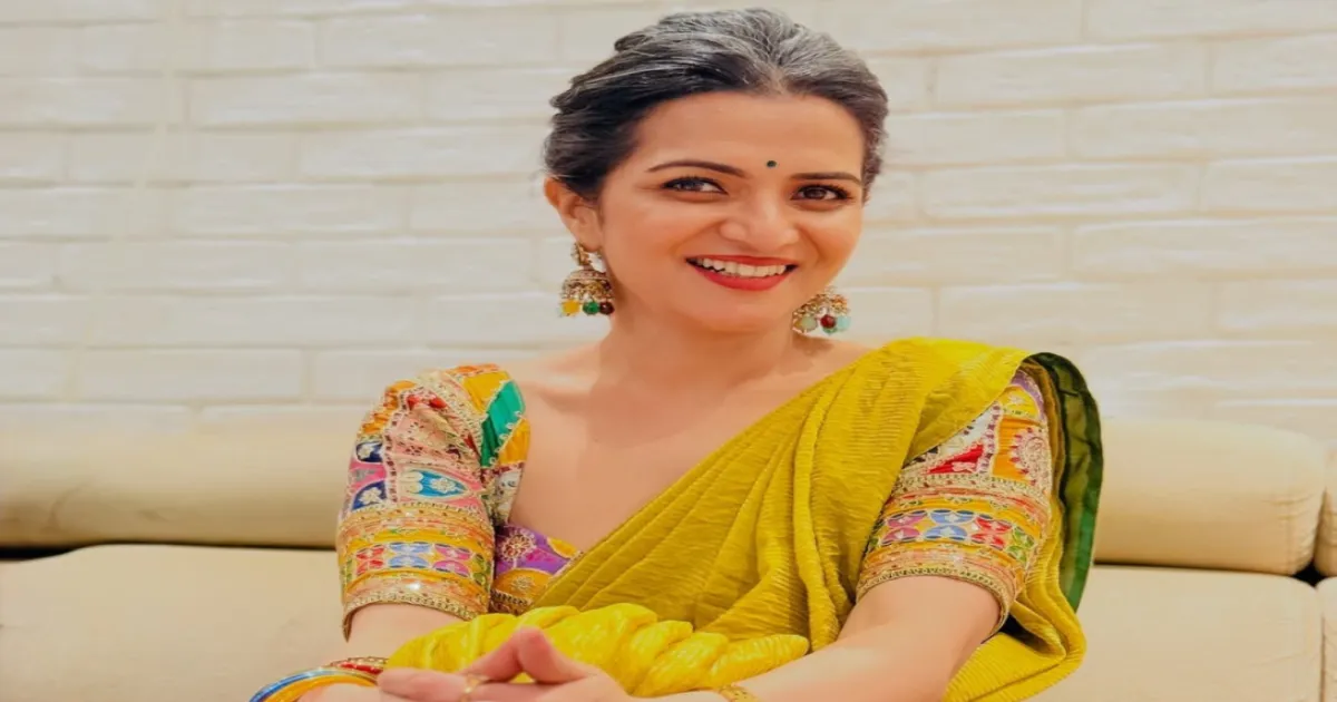 cinema-anchor-dhivyadharshini-latest-photoshoot-tamilcinema