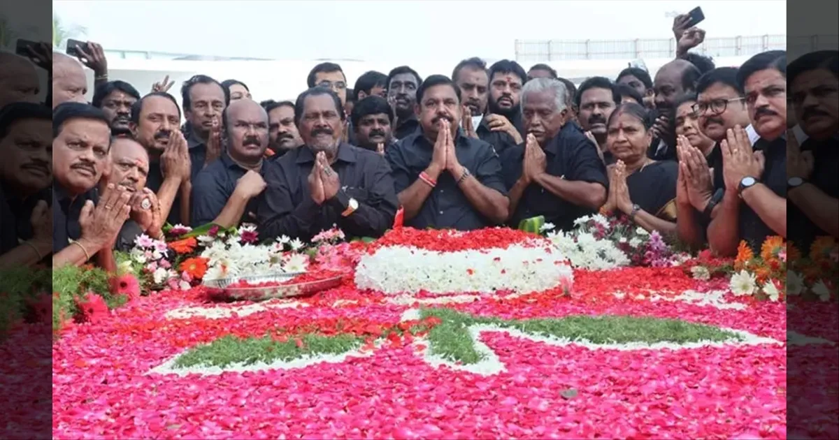 ஜெ.வின் 9ம் ஆண்டு நினைவு நாள்..!! இது நடந்தே தீரும்..!! நினைவிடத்தில் சபதம் எடுத்த இபிஎஸ்..!!