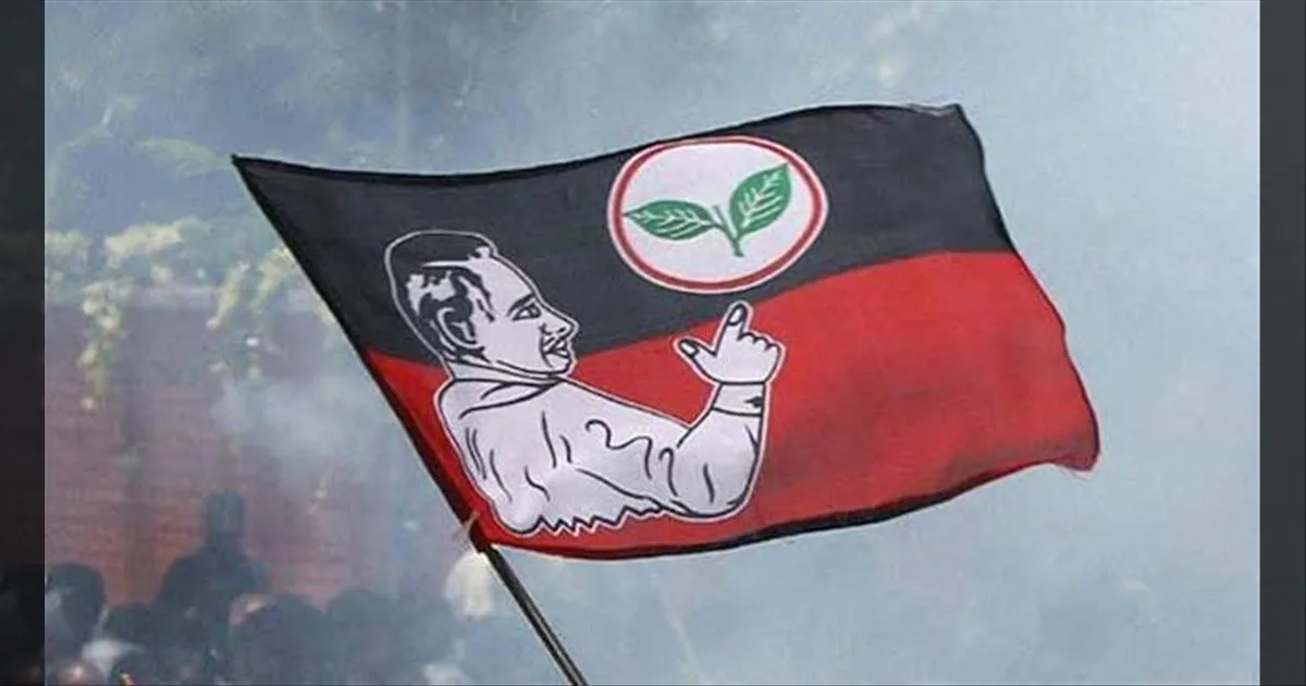 குருவை போல சட்டையை கிழிக்கும் முட்டாள் கொத்தடிமைகள்! லெஃப்ட் ரைட் வாங்கிய அதிமுக...
