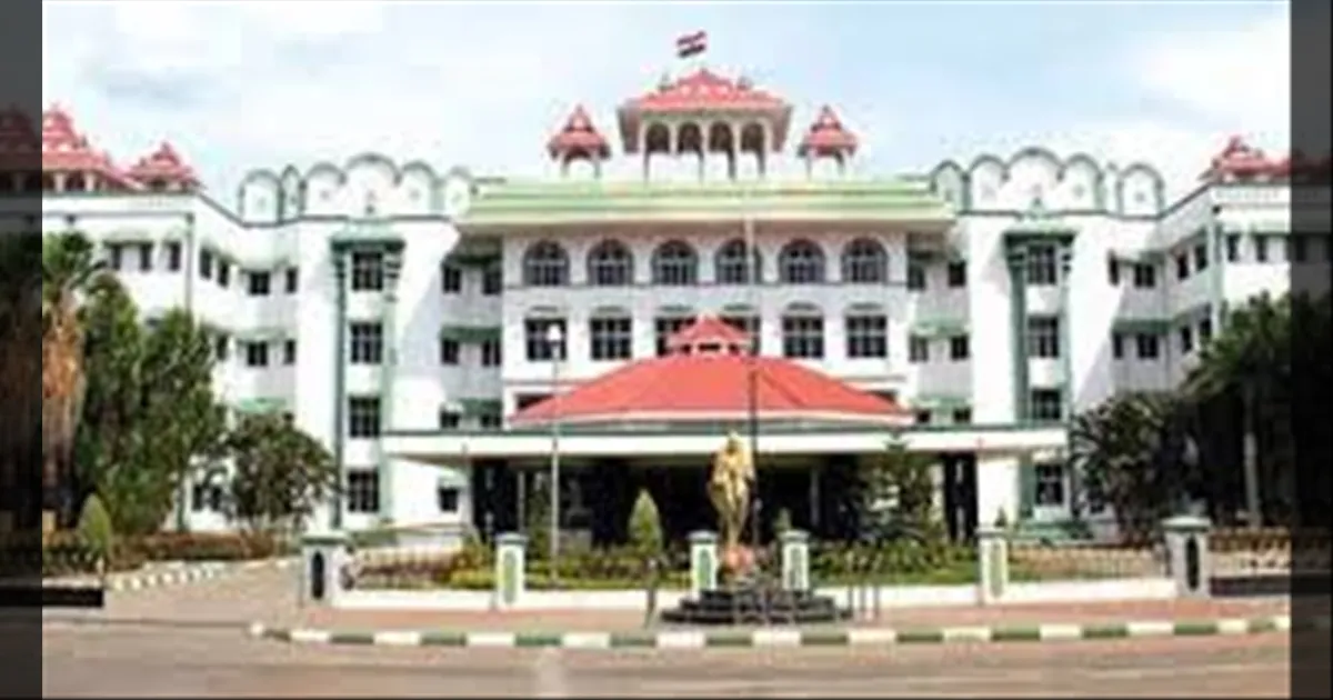 அவரு கையால வாங்க மாட்டேன்! ஆளுநர் ரவியை புறக்கணித்த மாணவி… பட்டத்தை ரத்து செய்யக்கோரி வழக்கு…!