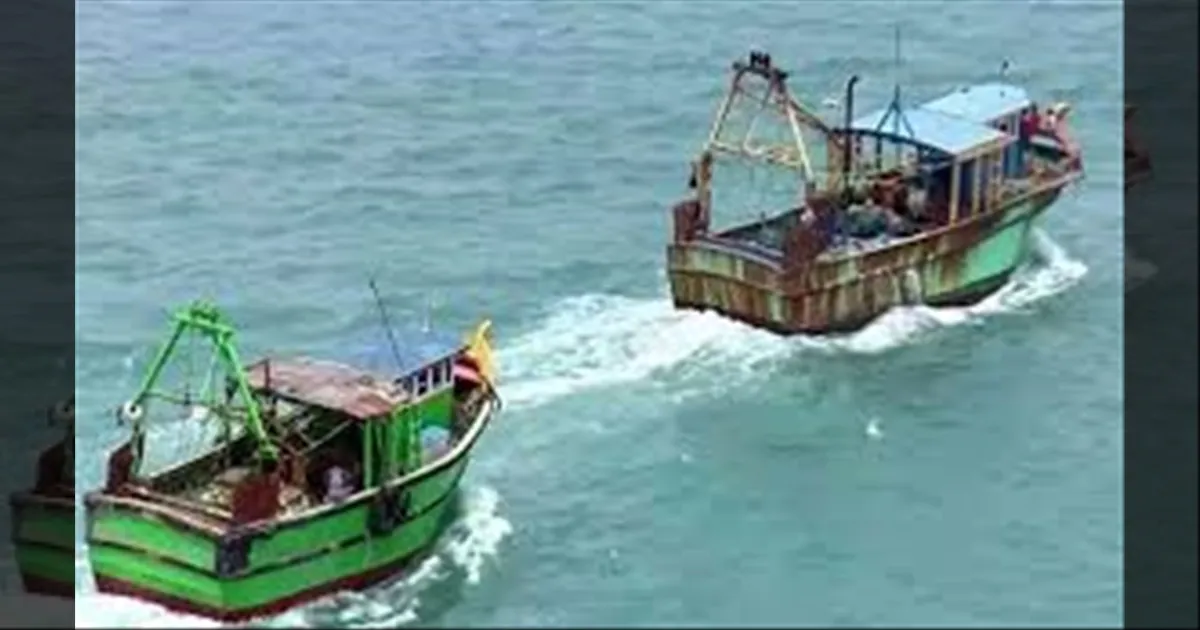 இலங்கை கடற்படை அட்டூழியம்! 14 தமிழக மீனவர்கள் கைது... படகுகள் பறிமுதல்