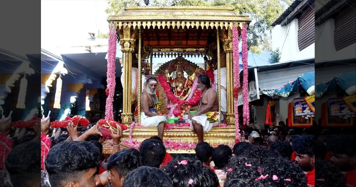 நான் தான் நகை போடுவேன்! அர்ச்சகர்களிடையே கடும் மோதல்! பல மணி நேரம் காத்திருந்த சண்முகர் சப்பரம்...