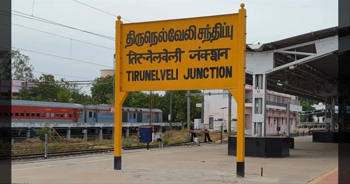 நெல்லையில் அதிர்ச்சியூட்டும் சம்பவம்.. புத்தகப்பையில் கத்தி! காரணத்தை கேட்டு ஷாக் ஆன ஆசிரியர்கள்..!