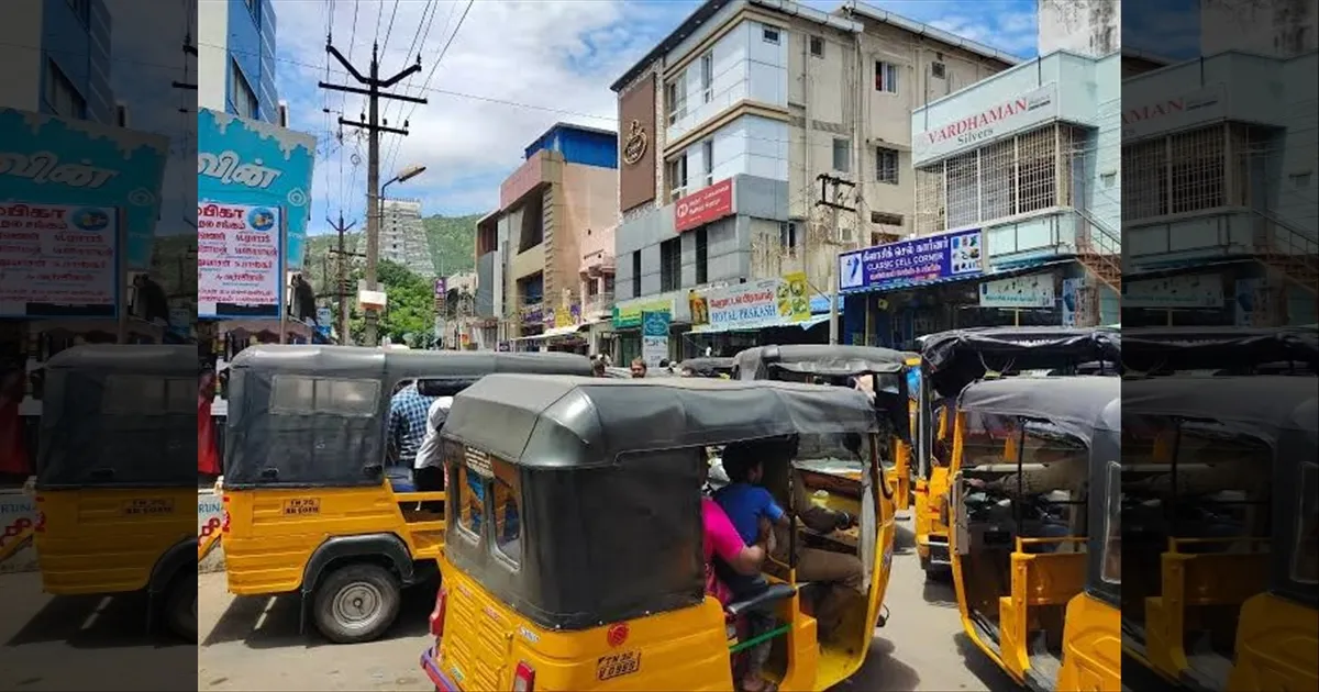 தி.மலையில் போக்குவரத்து ஸ்தம்பிப்பு! ஆட்டோ ஓட்டுநர்களால் ட்ராபிக்கில் சிக்கித் தவிக்கும் பக்தர்கள்...