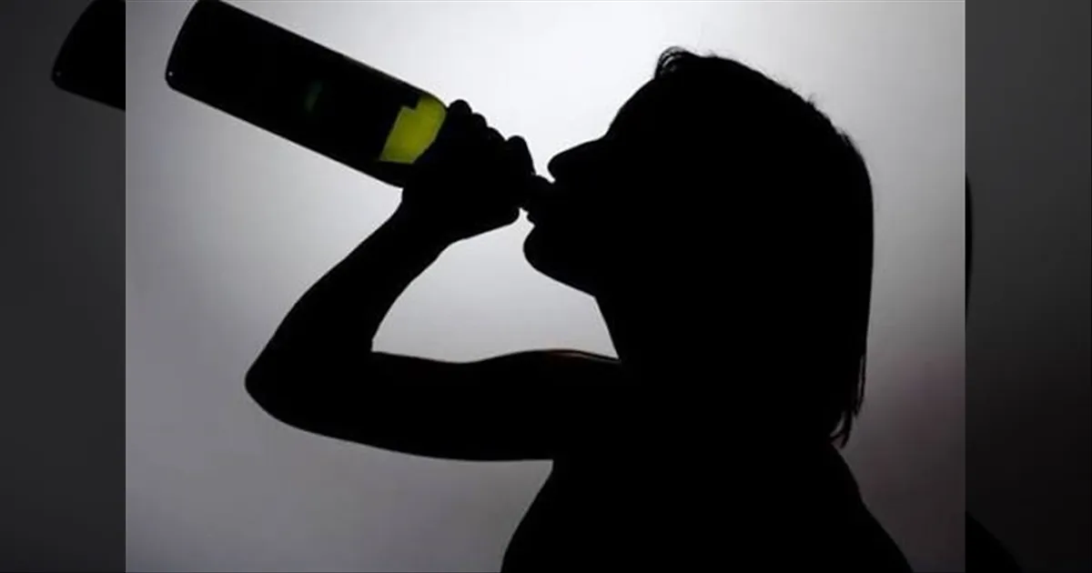 பள்ளியில் FULL சரக்கு... அட்ராசிட்டி செய்த மாணவிகள் சஸ்பெண்ட்... பள்ளி நிர்வாகம் அதிரடி...!