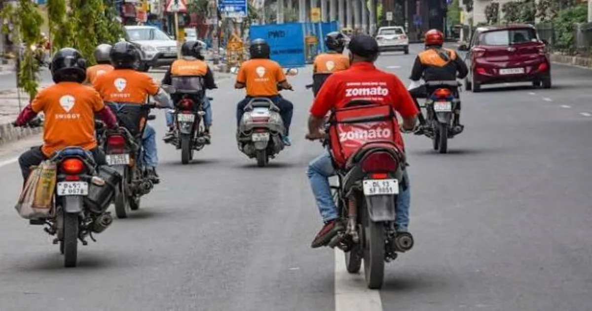 NEW YEAR கொண்டாட்டம்... டெலிவரி ஊழியர்களுக்கு சர்ப்ரைஸ் கொடுத்த நிறுவனங்கள்...!