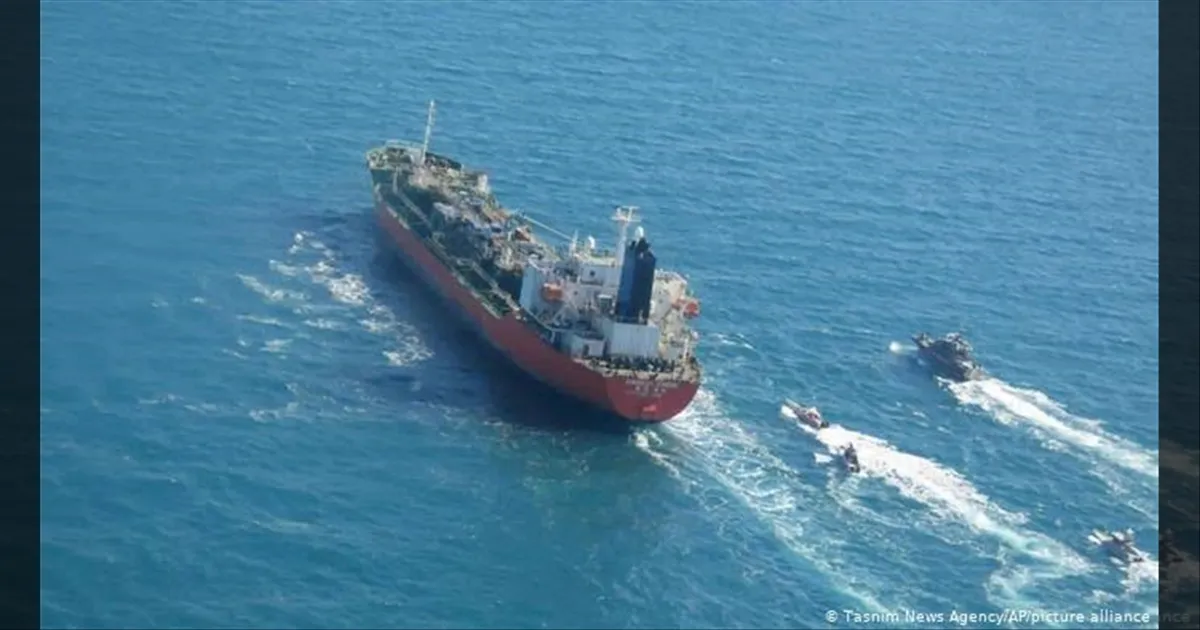 ஹார்முஸ் நீரினை..!! இந்திய கப்பல்களுக்கு அனுமதி... கிரீன் சிக்னல் காட்டிய ஈரான்..!!