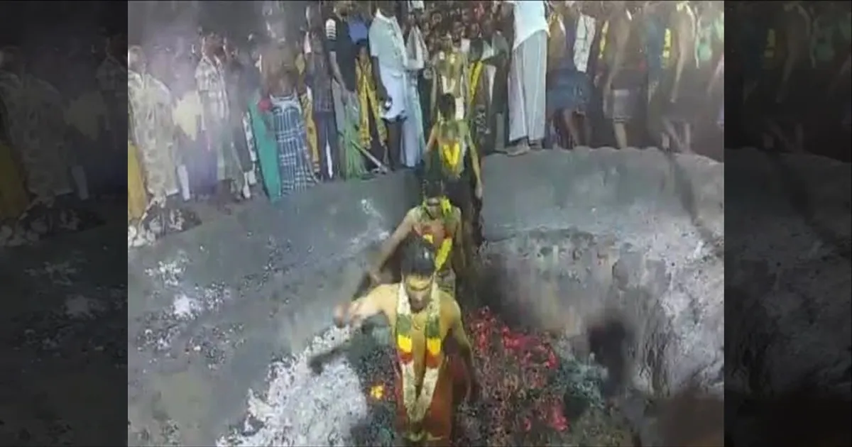 “மதம் வேறு... மனம் ஒன்று”..! இசுலாமியர்கள் பாத்தியா ஓத, இந்துக்கள் பூக்குழி இறங்கி வழிபாடு..!!