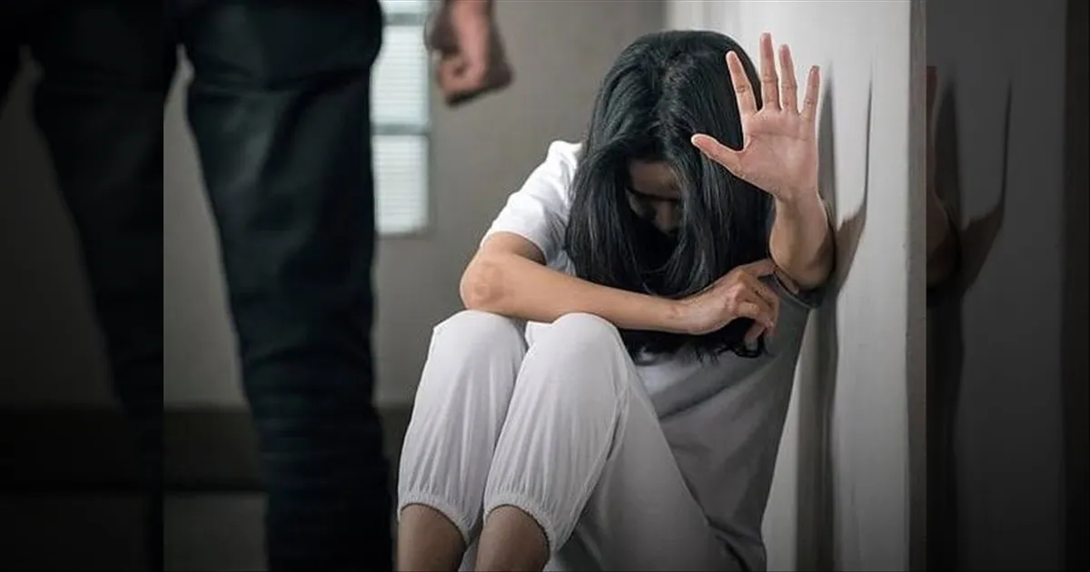 17 வயது மாணவிக்கு லவ் டார்ச்சர்... சமையல்காரருக்கு லாடம் கட்டிய சிங்கப்பெண் போலீஸ்..!!