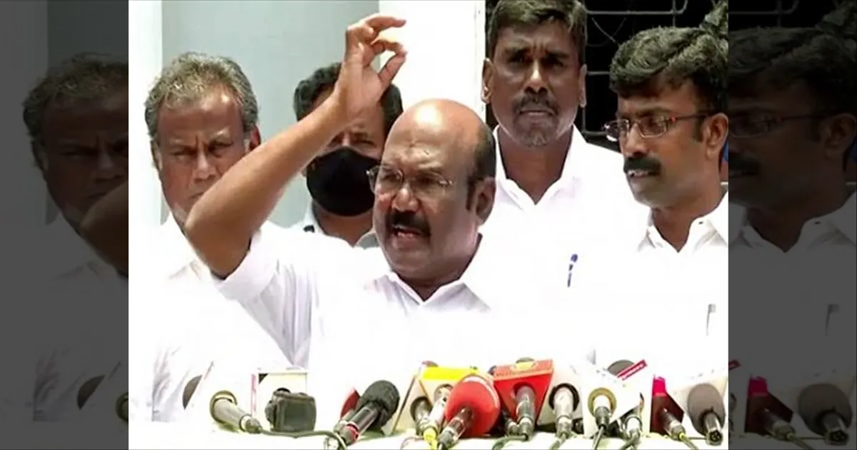 கடை தேங்காய் எடுத்துப் பிள்ளையாருக்கு உடைச்ச கதை..! சினிமா ஷூட்டிங் போல இருக்கு... முதல்வர் விஜய்க்கு ஜெயக்குமார் பதிலடி..!