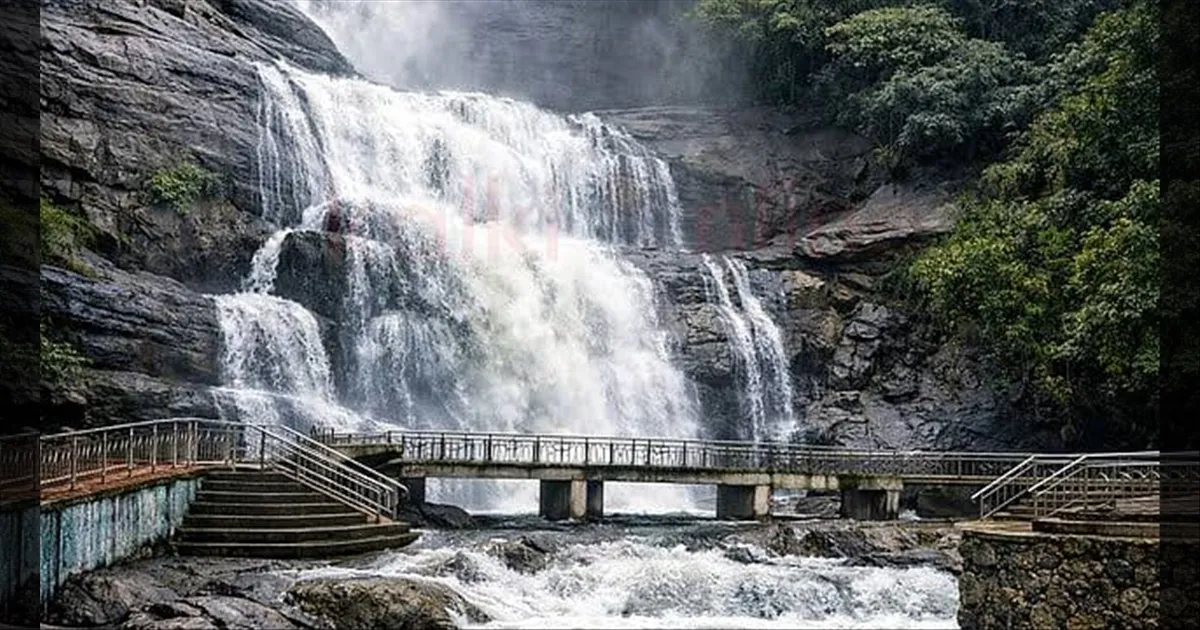 குற்றாலத்தில் திடீர் வெள்ளப்பெருக்கு..! ஆர்ப்பரிக்கும் நீர்... சுற்றுலா பயணிகள் செல்ல தடை..!!