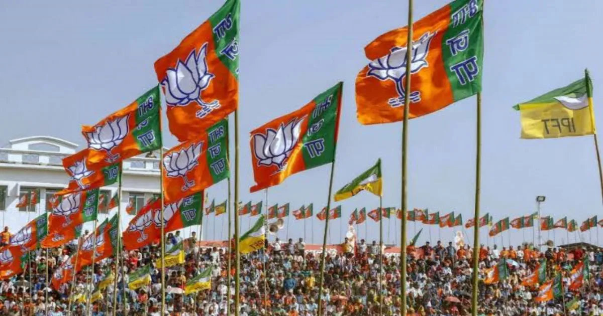 தர்காவில் கறி சமைக்கக்கூடாது... கையில் தேசியக்கொடியுடன் பாஜகவினர் அட்ராசிட்டி... பெரியகுளத்தில் உச்சக்கட்ட பரபரப்பு...!!