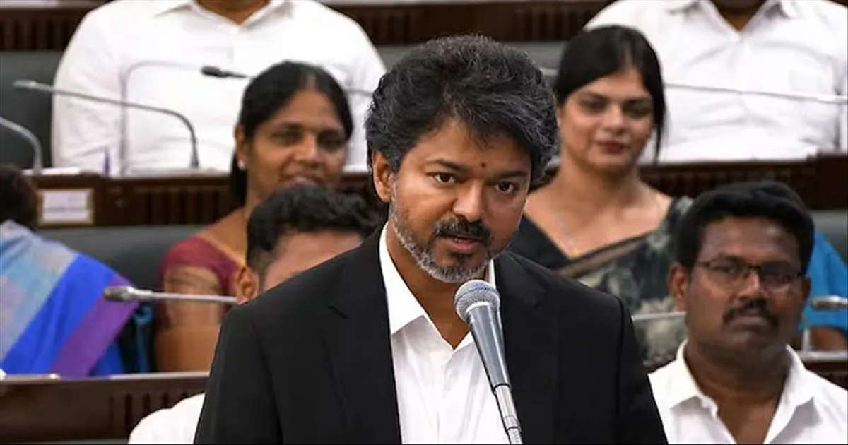 முதல்வர் விஜய்யின் நெற்றியில் திடீர் மாற்றம்! கருப்புக்கு பதில் சிகப்பு பொட்டு?! எதிரிகளை வெல்லும் கஜகேசரி திலகம்!
