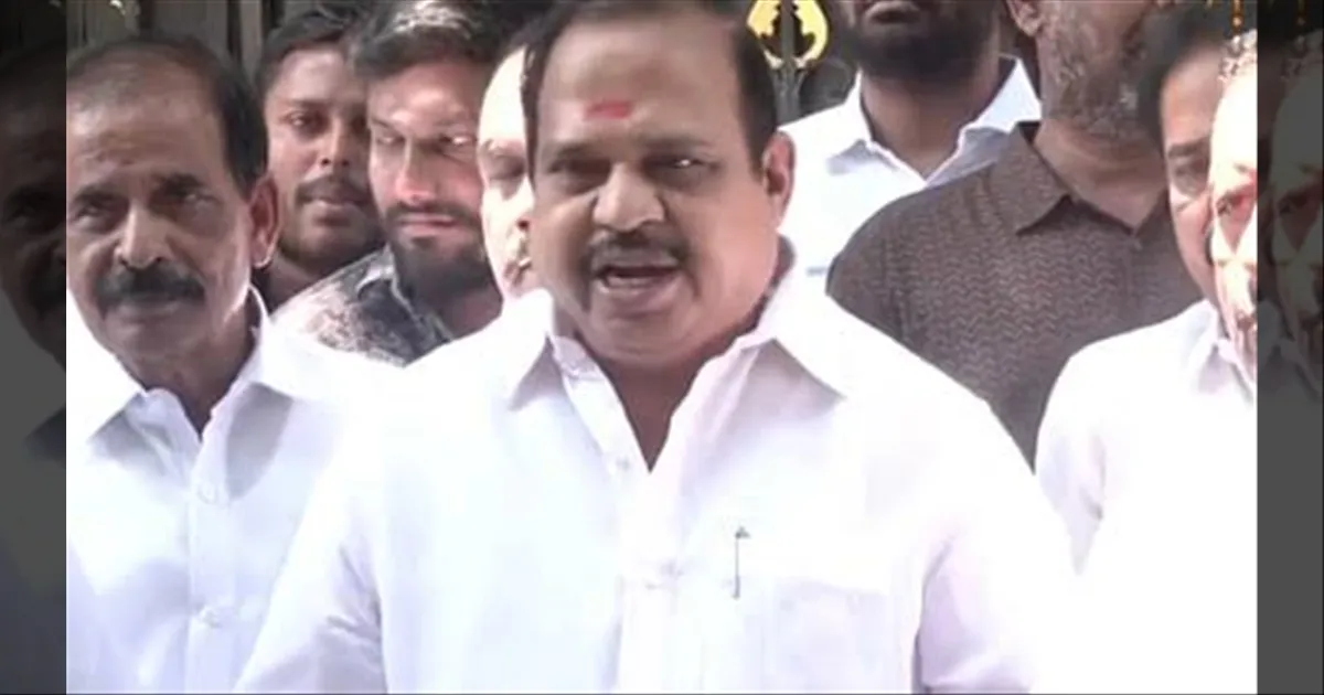 ஓயாத பிரச்சனை... குதிரை பேரம்..! ஆளுநரிடம் மனுக் கொடுத்து முறையிட்ட அதிமுக.!