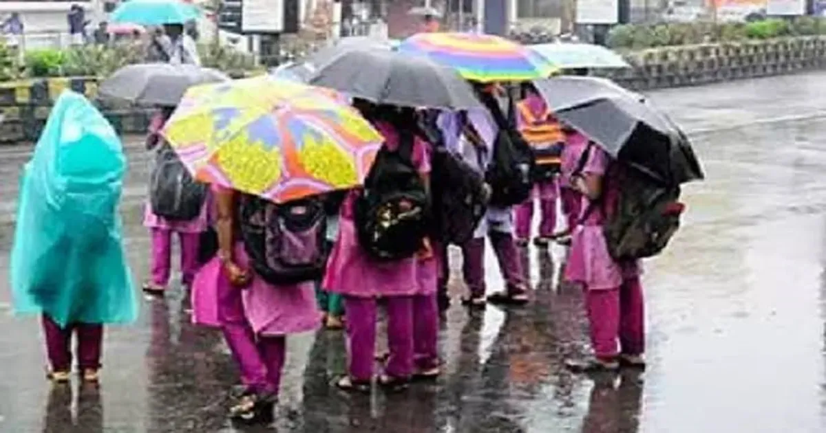 #BREAKING காஞ்சிபுரத்தில் பள்ளி, கல்லூரிகளுக்கு இன்று விடுமுறையா?... ஆட்சியர் வெளியிட்ட அதிமுக்கிய அறிவிப்பு...!