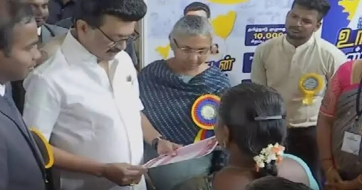 உங்களுடன் ஸ்டாலின் திட்டத்தால் உச்சக்கட்ட டார்ச்சர்... முதல்வர் வெளிநாடு சென்ற கேப்பில் வேலையைக் காட்டிய அரசு ஊழியர்கள்...!