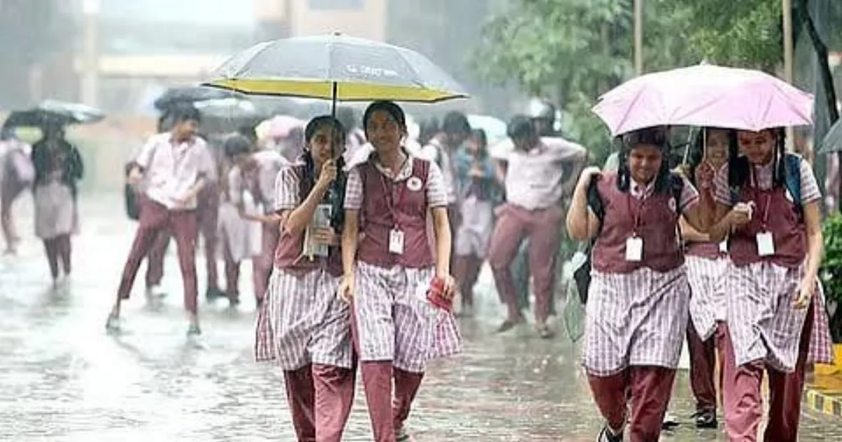 #BREAKING வெளுத்து வாங்கும் கனமழை... இந்த மாவட்டத்தில் 2 தாலுக்கா பள்ளிகளுக்கு மட்டும் விடுமுறை...!
