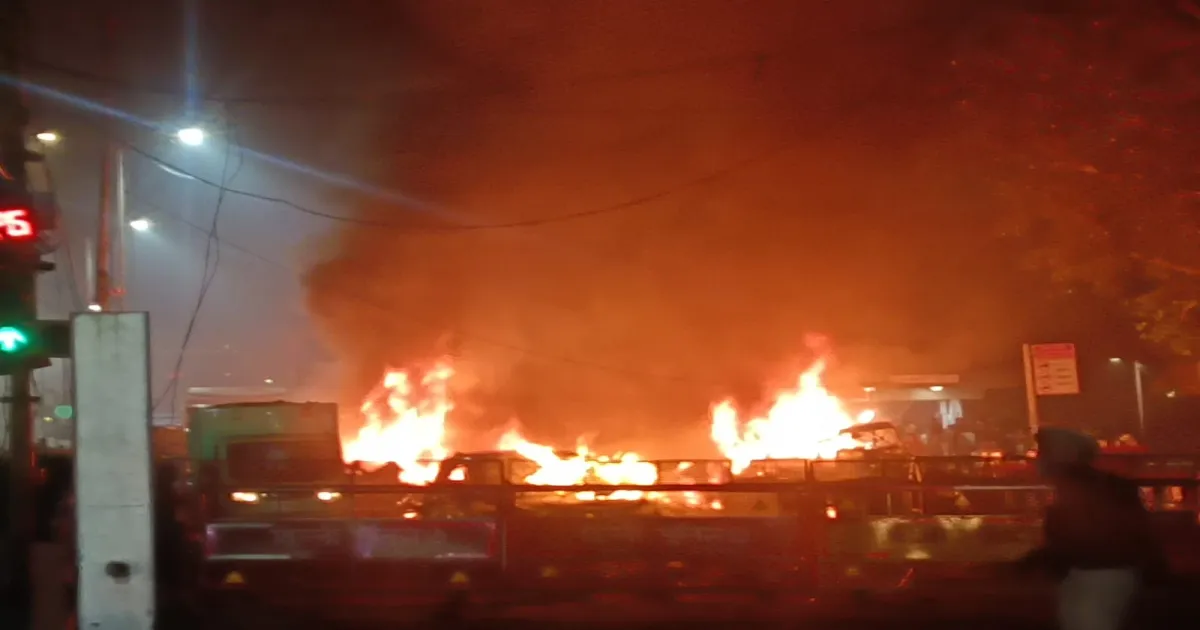 #BREAKING நாடே பேரதிர்ச்சி... செங்கோட்டை  அருகே மிகப்பெரிய குண்டுவெடிப்பு...!