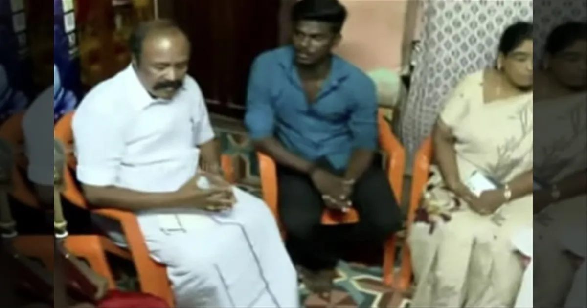 கஸ்டடி கொடூர மரணம்.. அஜித் குமார் குடும்பத்திற்கு அமைச்சர் பெரியகருப்பன் நேரில் ஆறுதல்! 